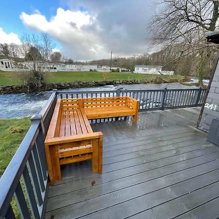 Stunning 3 Bed Riverside Cabin In Snowdonia Caeathro ภายนอก รูปภาพ