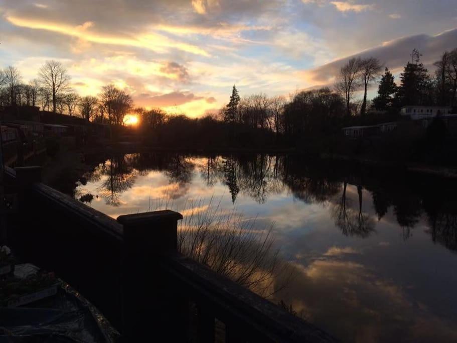 Stunning 3 Bed Riverside Cabin In Snowdonia Caeathro ภายนอก รูปภาพ