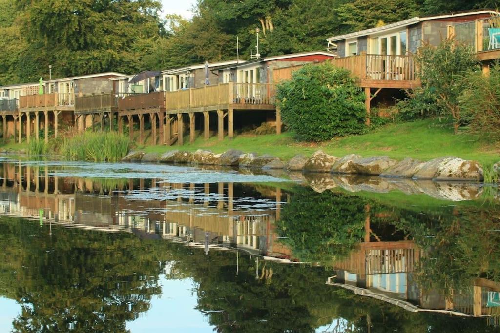 Stunning 3 Bed Riverside Cabin In Snowdonia Caeathro ภายนอก รูปภาพ