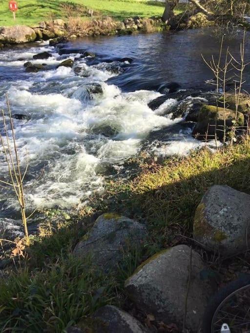 Stunning 3 Bed Riverside Cabin In Snowdonia Caeathro ภายนอก รูปภาพ