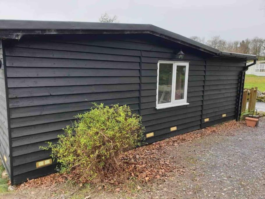 Stunning 3 Bed Riverside Cabin In Snowdonia Caeathro ภายนอก รูปภาพ
