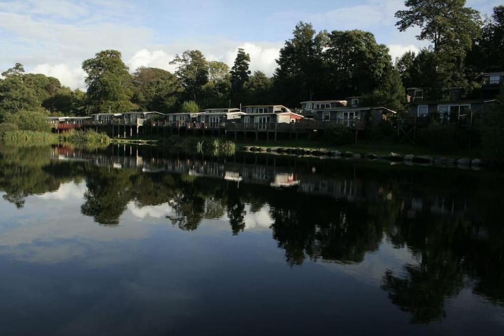 Stunning 3 Bed Riverside Cabin In Snowdonia Caeathro ภายนอก รูปภาพ