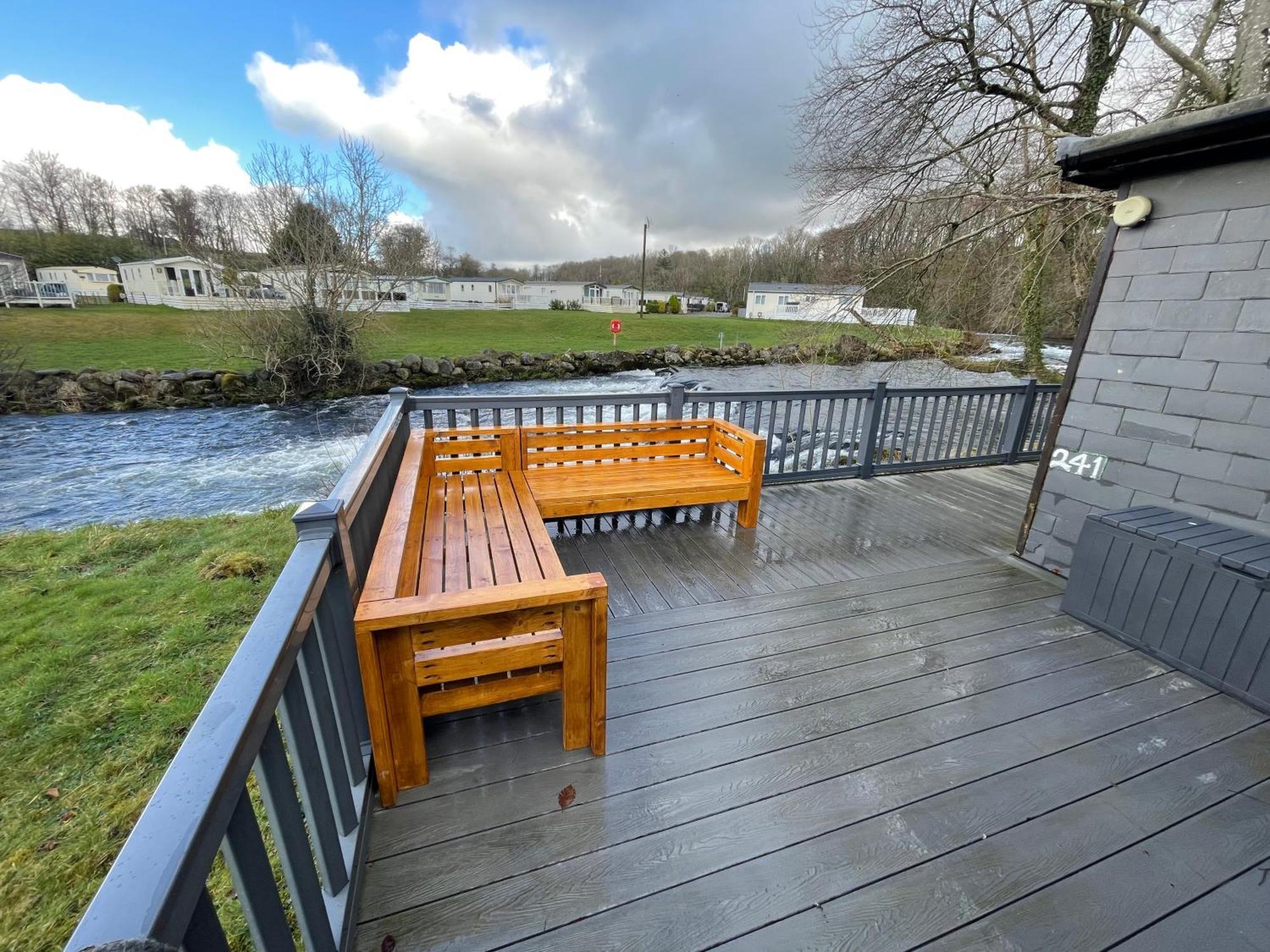Stunning 3 Bed Riverside Cabin In Snowdonia Caeathro ภายนอก รูปภาพ